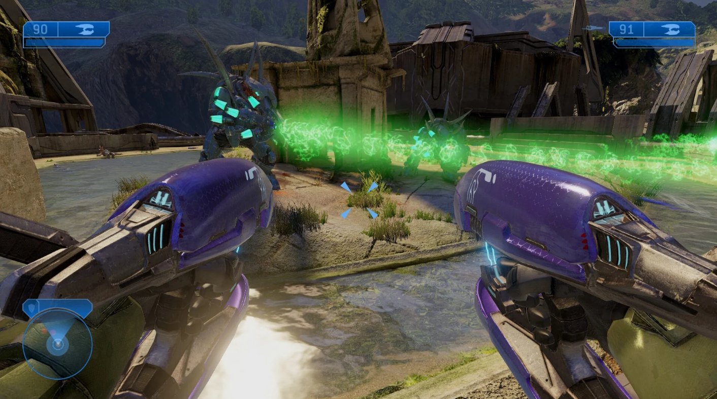 Halo 2 first-person gameplay screenshot showing dual-wielded plasma rifles facing a Hunter enemy